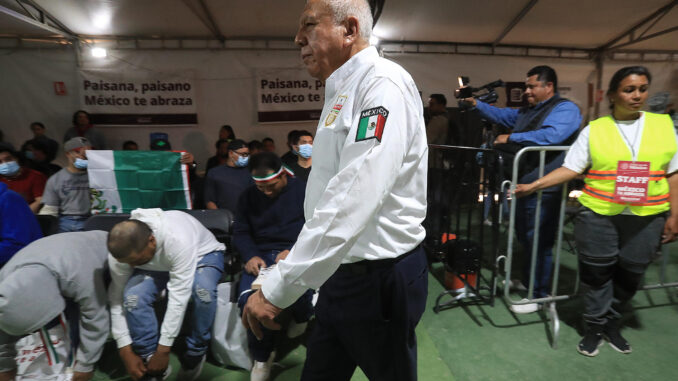 Autoridades reciben a repatriados en Chihuahua dentro de la estrategia ‘México te abraza’