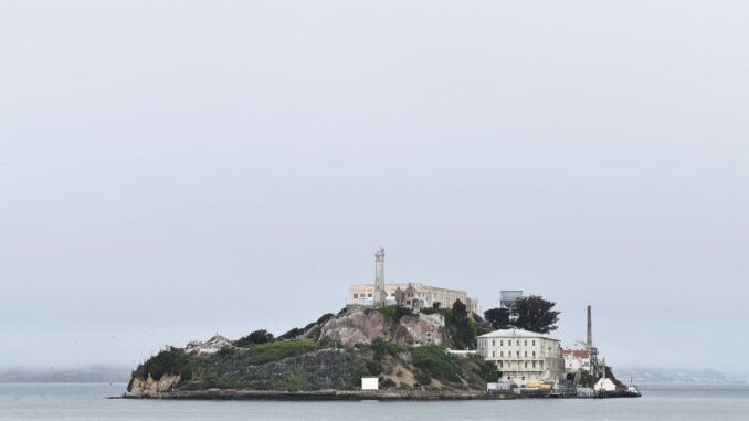 Alcatraz, entre la ruina y la polémica por la orden de Trump de reabrir la mítica prisión